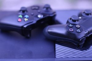Manette PS4 vs Xbox One comparaison